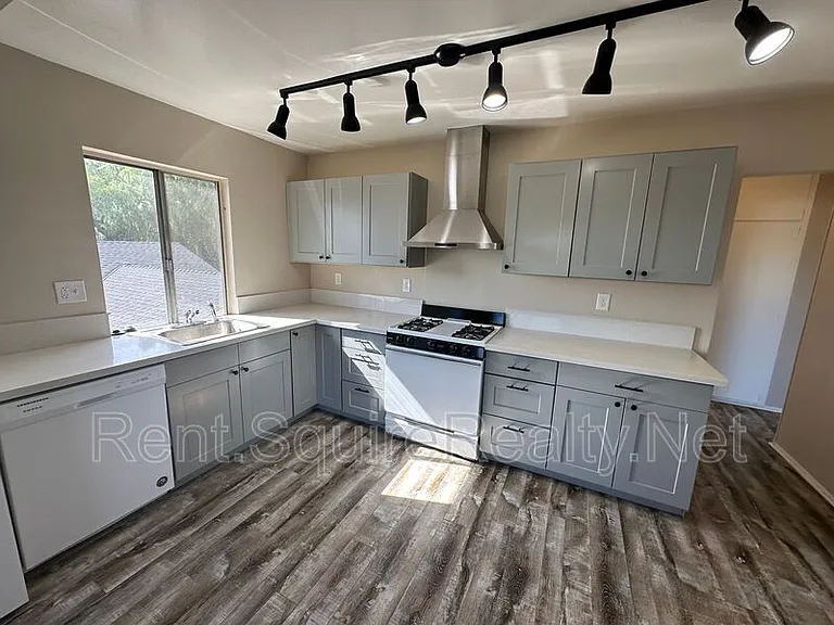 537.5 W Crescent Dr — Photo 6