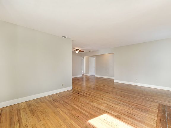 4th image of 3817 Lynwood Way