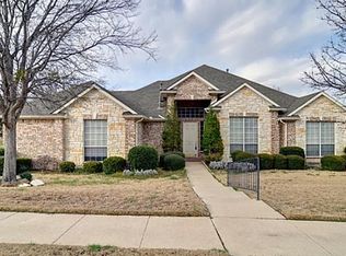 9000 Little Reata Trl, Benbrook, TX 76126