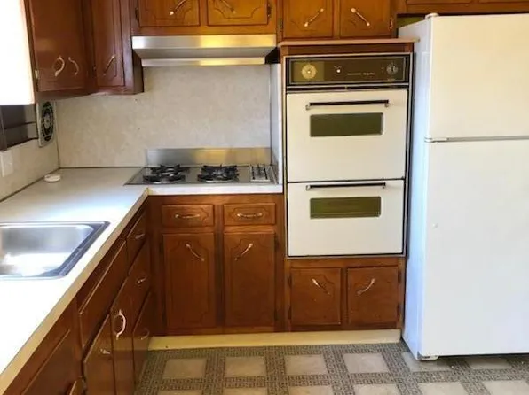 60 Bay 47 St, Brooklyn, NY 11214