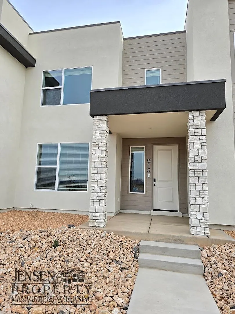 Newer Desert Color Town Home — Photo 3