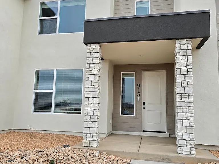 915 W Boxthorn Dr — Photo 3