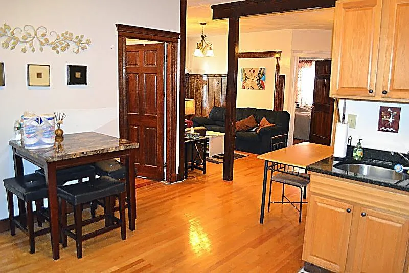 3 bed, $3,000 — Photo 2