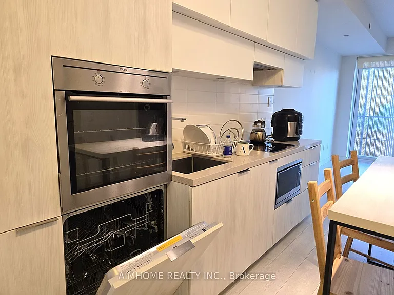 8 Eglinton Ave E #1510 — Photo 6