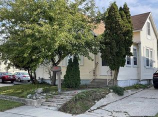 2111 Monroe St, Two Rivers, WI 54241