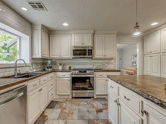 3rd image of 3805 Putnam Heights Blvd
