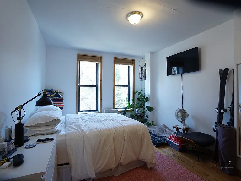 420 Melrose St #4R — Photo 8