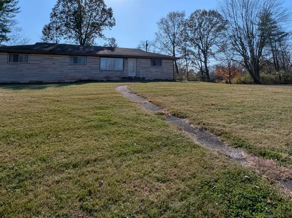 102 Eastgate Ave, Loogootee, IN 47553