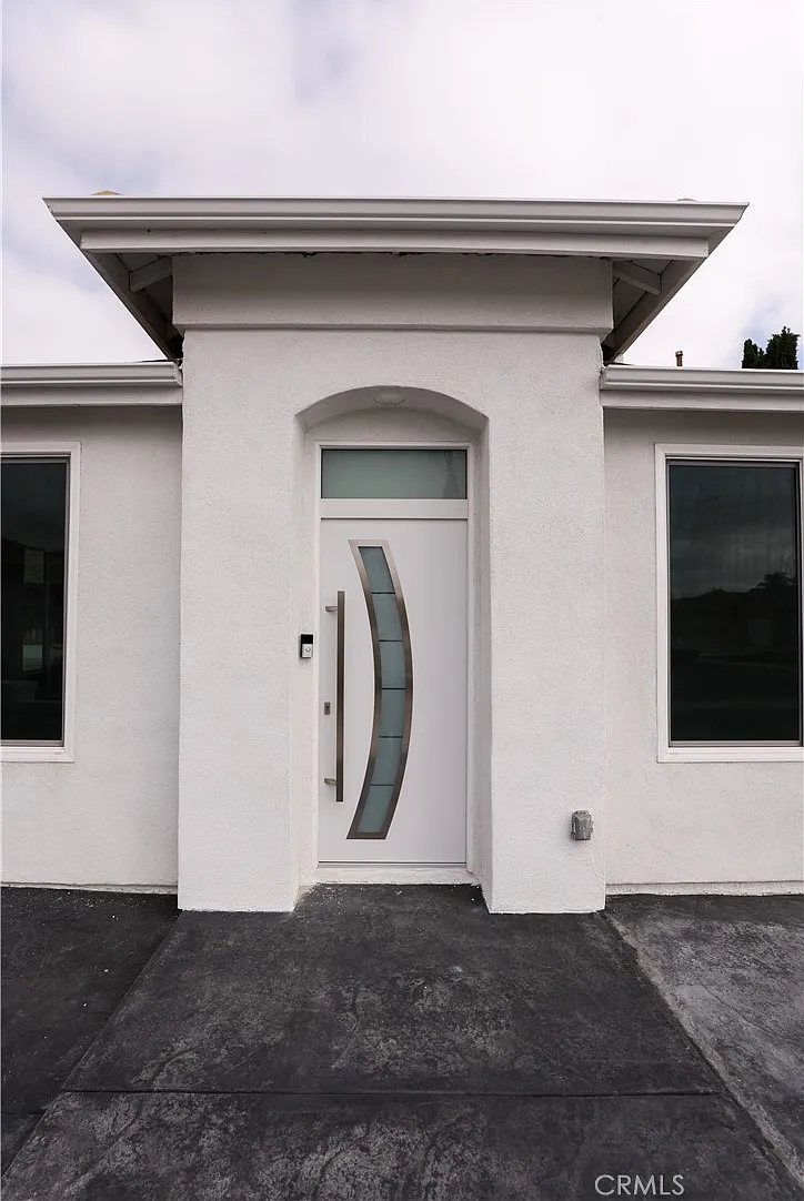 5 bed, 2359 sqft, $3,800 — Photo 3