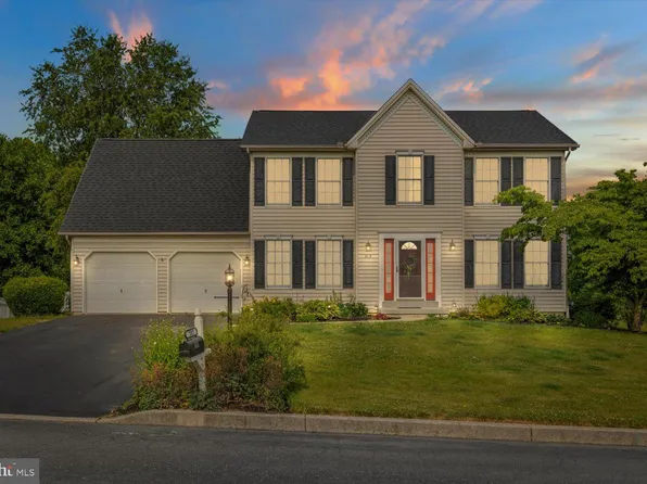 202 Sunset Dr, Mount Holly Springs, PA 17065