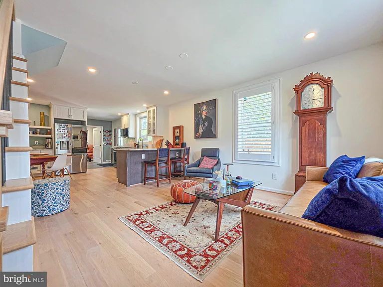 302 E Custis Ave #A — Photo 3
