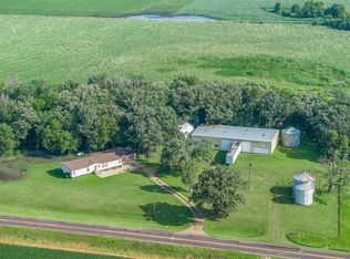 1734 40th St, Ceylon, MN 56121