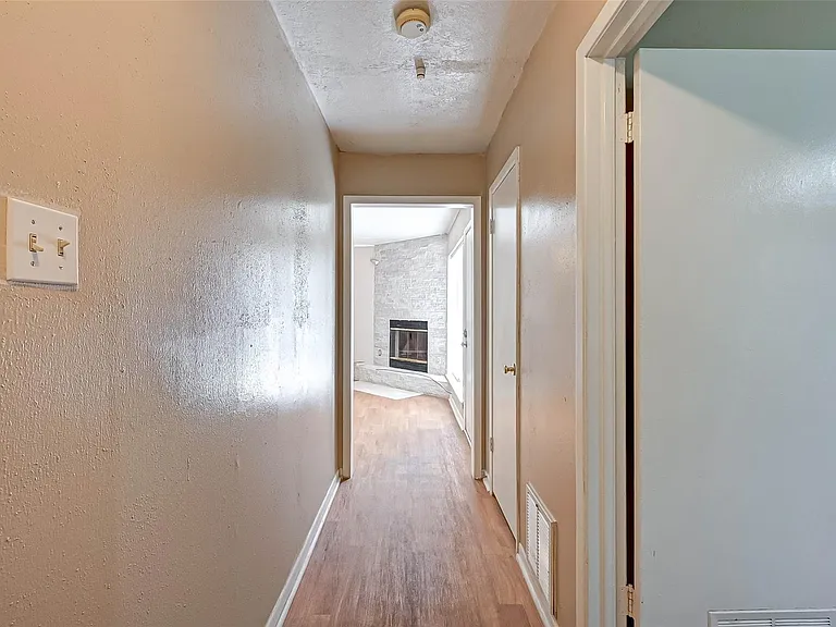 4739 Parkland St — Photo 6