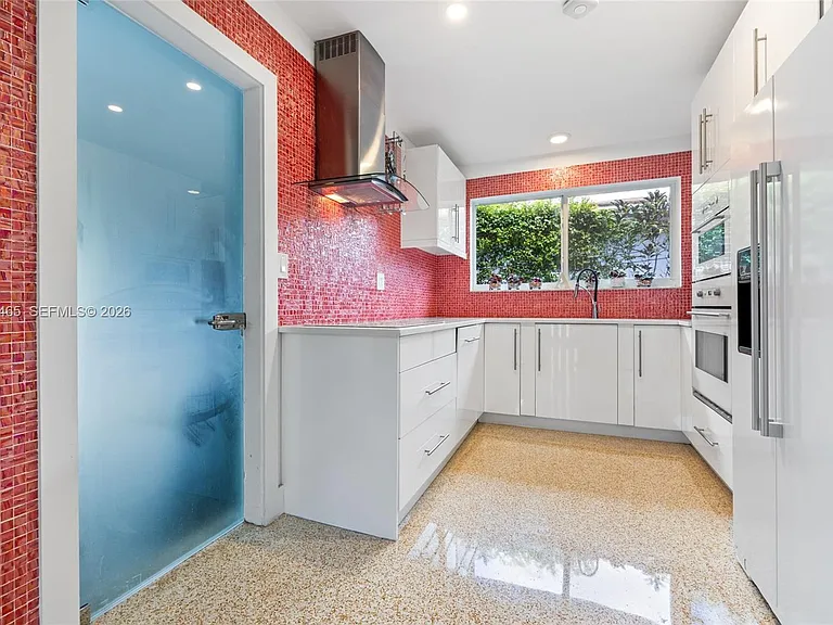 2121 Red Rd — Photo 11