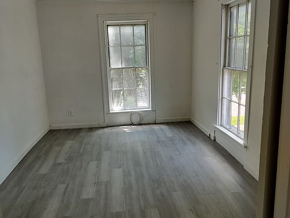 3rd image of 507 W Main St #2L
