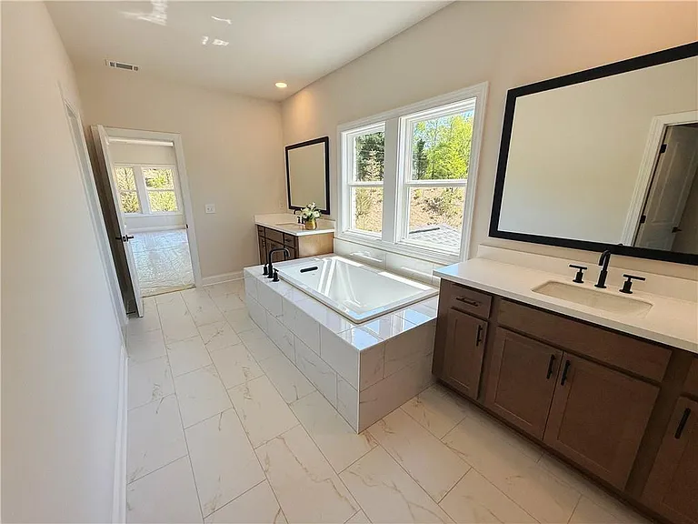 2450 Colliers Ln — Photo 50