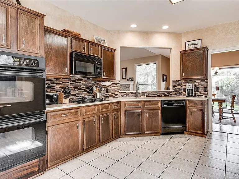 7414 Whistlestop Dr — Photo 16