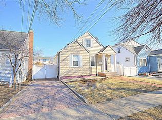 121 Hunnewell Ave, Elmont, NY 11003