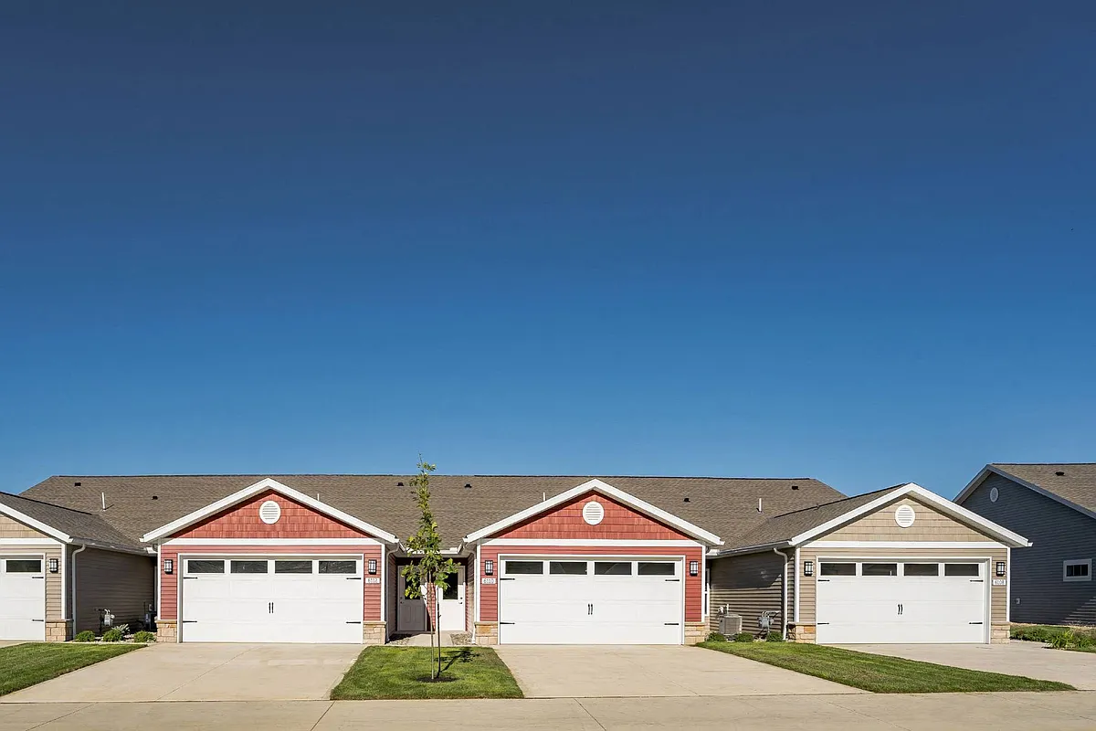 Apartments with Attached Garages - Redwood Oswego