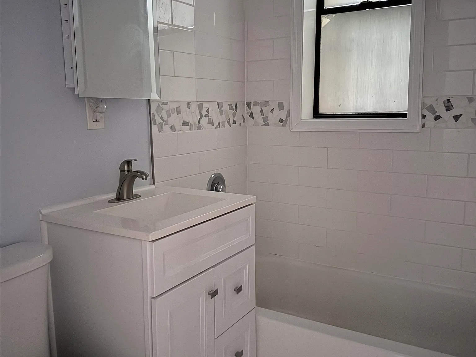 1 bed, 1.0 bath, 600 sqft, $1,800 — Photo 3