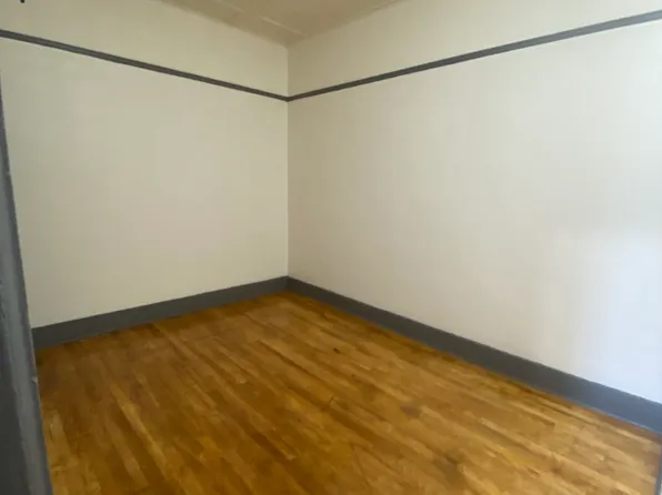 217 1/2 W Main St #4, Ionia, MI 48846