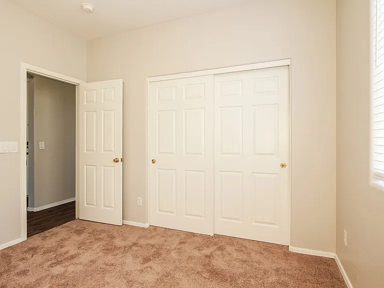 10866 W Chase Ln — Photo 11