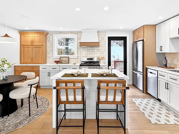 2nd image of 130 Fox Run Rd