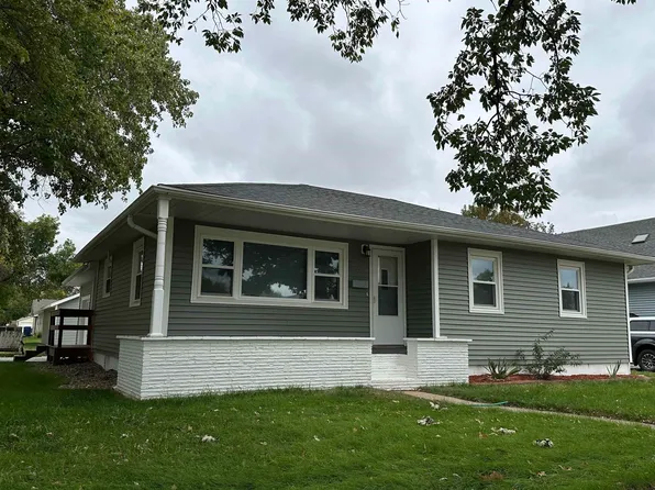 302 E 29th St, Kearney, NE 68847