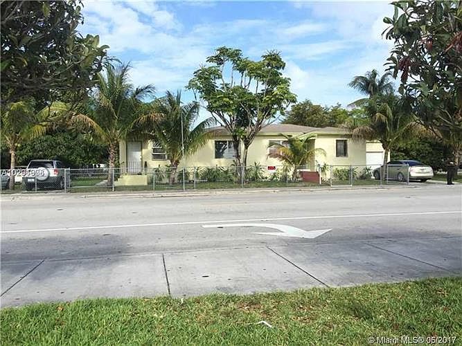 1st image of 805 NE 134th St