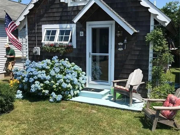 64-58 Burnside Ave, Narragansett, RI 02882