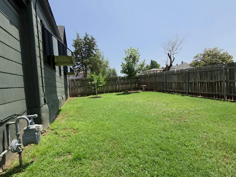 804 E Noble Ave — Photo 25
