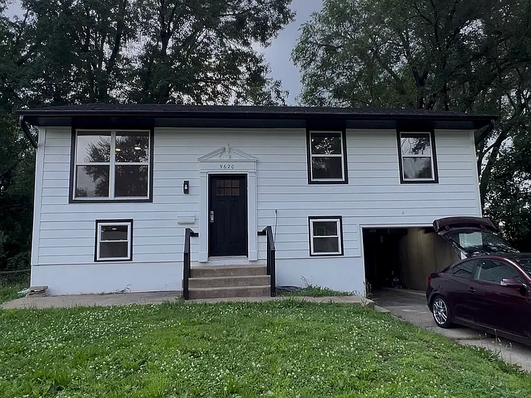 9620 Wallace Ave — Photo 1
