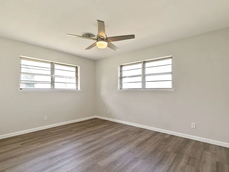 609 S Farmington Rd — Photo 16