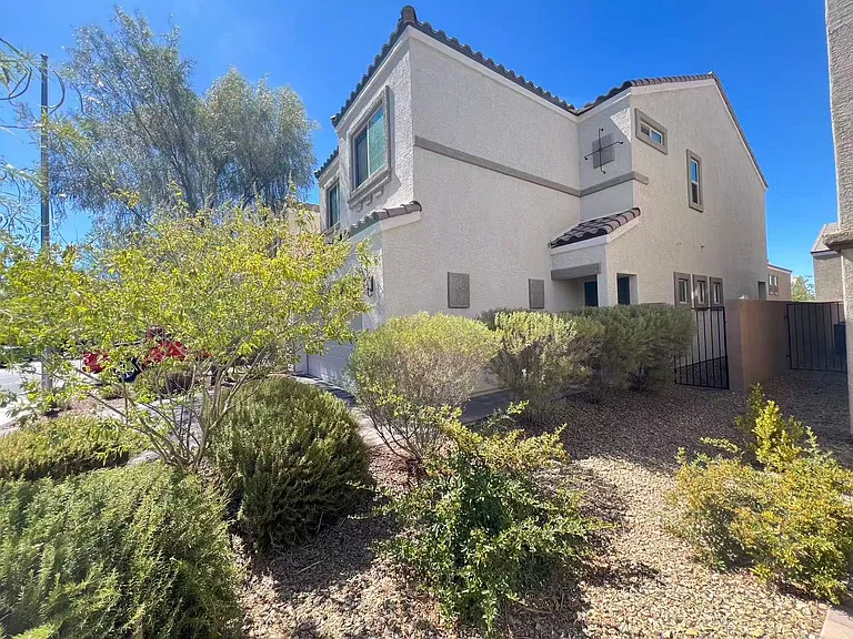 1146 Bobby Basin Ave — Photo 2
