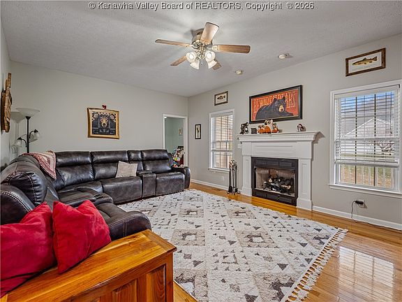 3rd image of 116 Grant Dr