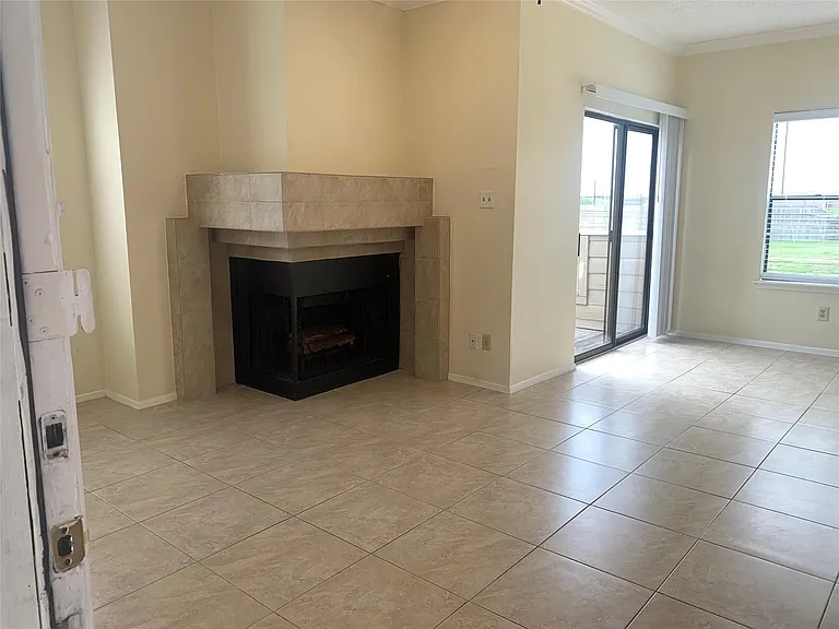 2710 Grants Lake Blvd #C16 — Photo 2