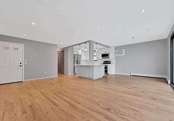 5th image of 59 Hauxhurst Ave #2