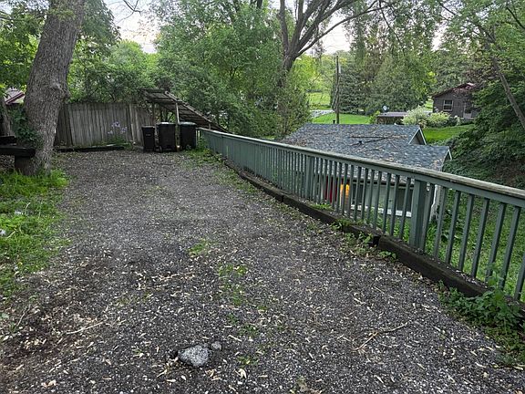 3rd image of 11 Valley Dr