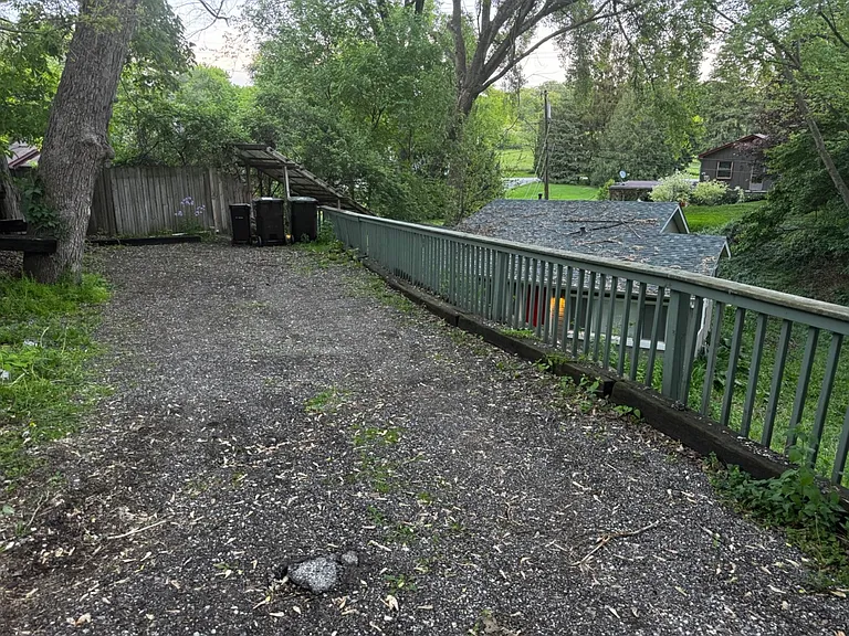 11 Valley Dr — Photo 3