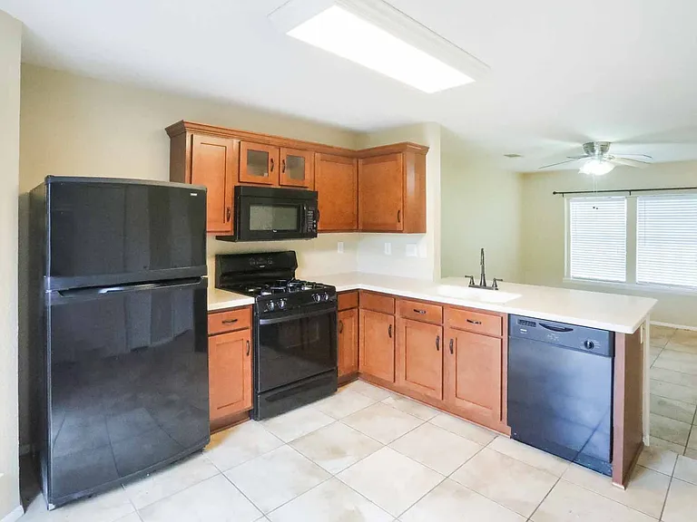 1411 Gracy Farms Ln #76 — Photo 3