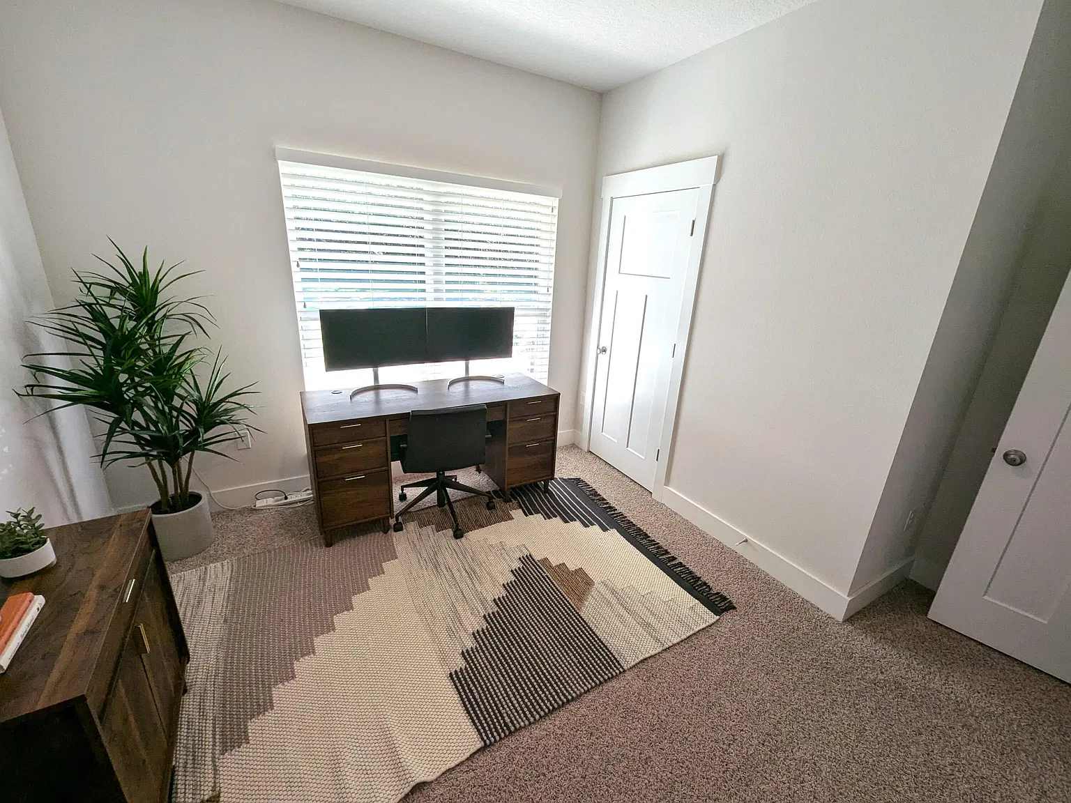 4 bed, 1835 sqft, $2,600 — Photo 3