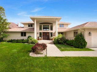 416 Country Club Ln, Onalaska, WI 54650