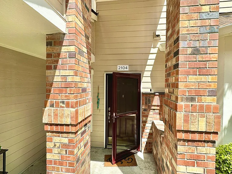 1000 NE 63rd Way #2104 — Photo 1