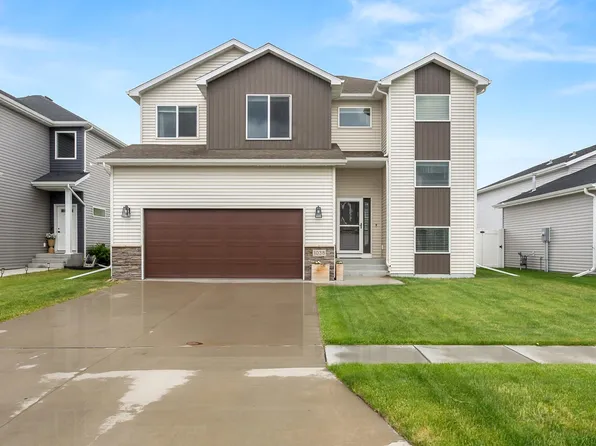 1038 Ashley Dr W, West Fargo, ND 58078