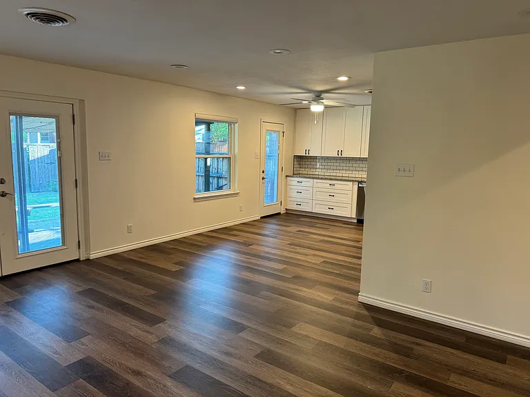 9005 Clearwater Dr — Photo 5
