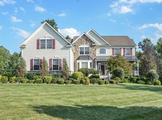 2 Ridgemont Dr, Hopewell Junction, NY 12533