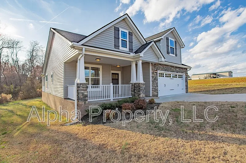 4 bed, 2.0 bath, 1895 sqft, $1,900 — Photo 2
