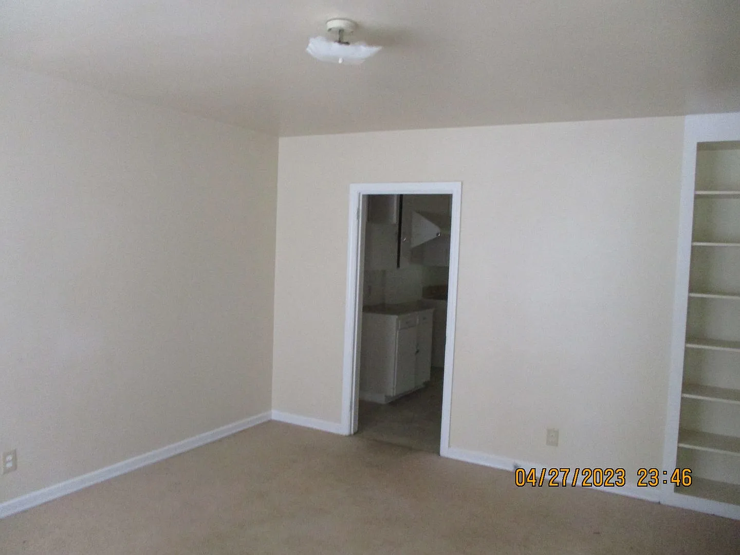 S. Valencia, 603 A — Photo 3
