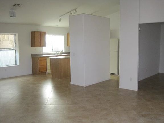 3rd image of 2309 E Parkside Ln
