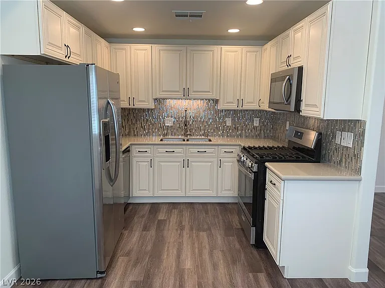 424 Pine Haven St #106 — Photo 2